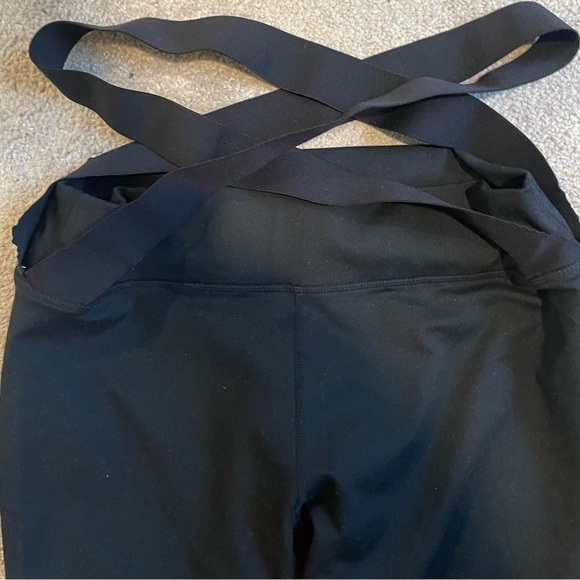 Demi Lovato x Fabletics cross cross pants - Picture 3 of 6
